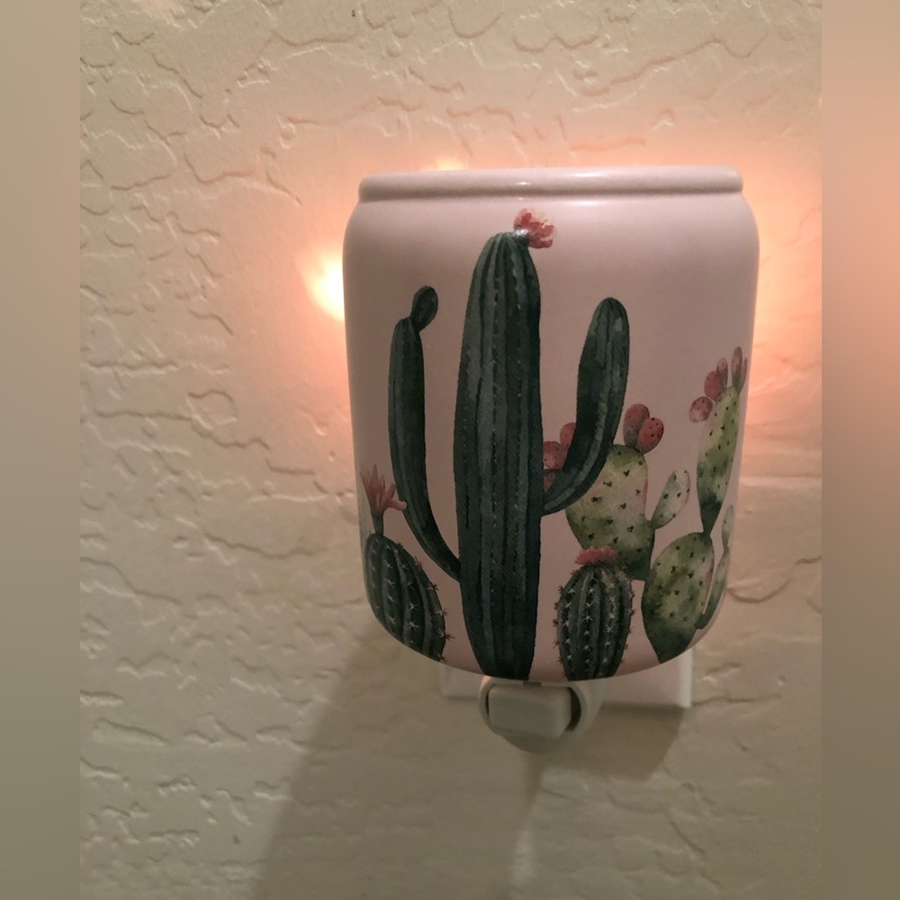 Retired Scentsy cactus pink mini wax warmer